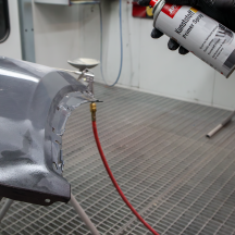 Primaire d’adhérence pour plastiques argent APP Kunststoff Primer - Mouillé sur mouillé, prêt à l’emploi, 400 ml
